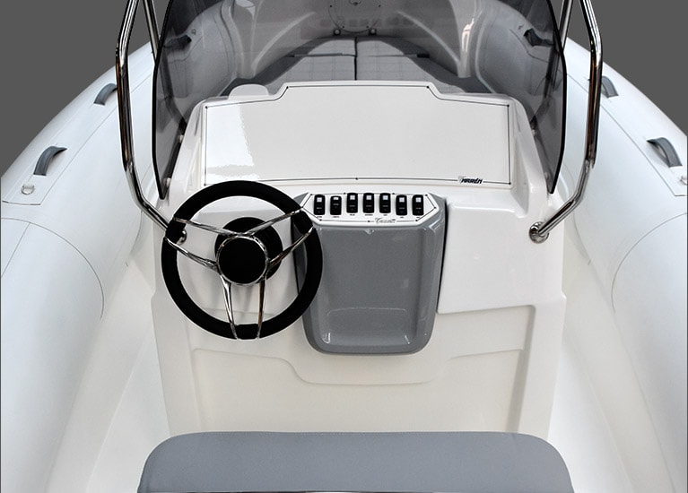 Modello 226 - Driving console with windscreen, stainless steel handrail, dash panel, steering and front two-seater bench