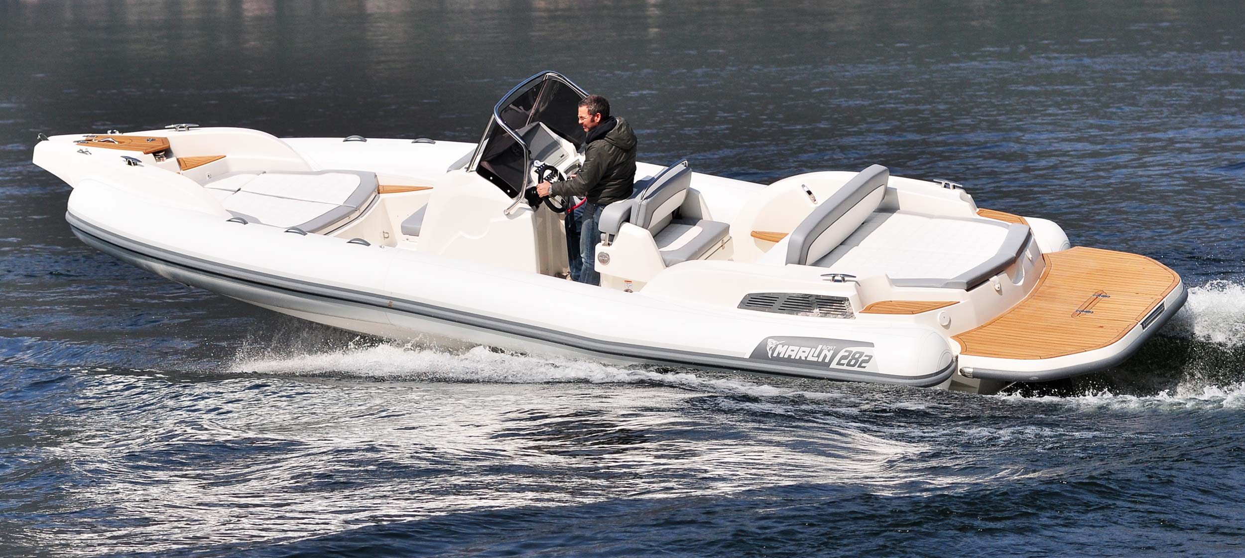 Marlin Boat - Inboard model  282